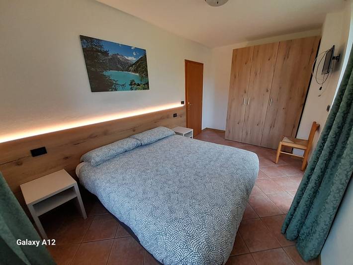 Hel lägenhet, Cozy Apartment "Casa Penasa 1" with Mountain View, Wi-Fi and Garden in Almazzago, Commezzadura