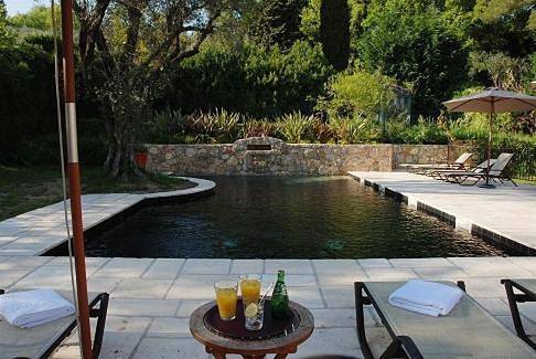 Hôtel pour 4 personnes, avec piscine ainsi que jardin et vue à Le Rouret - 2