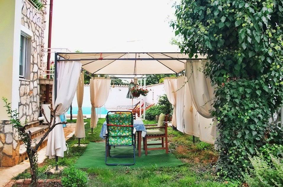 Ganze Wohnung, 1-Zimmer-Ferienwohnung mit Terrasse Valbandon, Fazana A-7257-c in Valbandon, Südküste Istrien