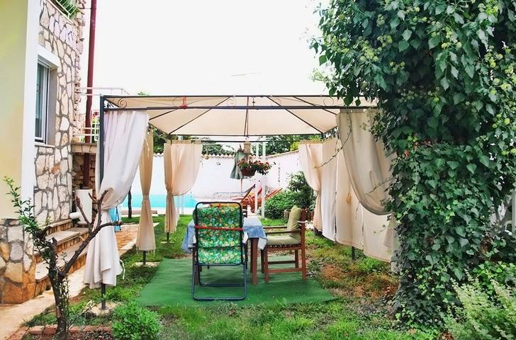 Ganze Wohnung, 1-Zimmer-Ferienwohnung mit Terrasse Valbandon, Fazana A-7257-c in Valbandon, Südküste Istrien