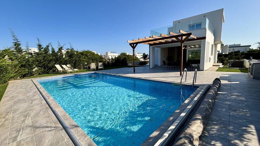 Villa for 8 people, with Balcony and Garden in Larnaca District