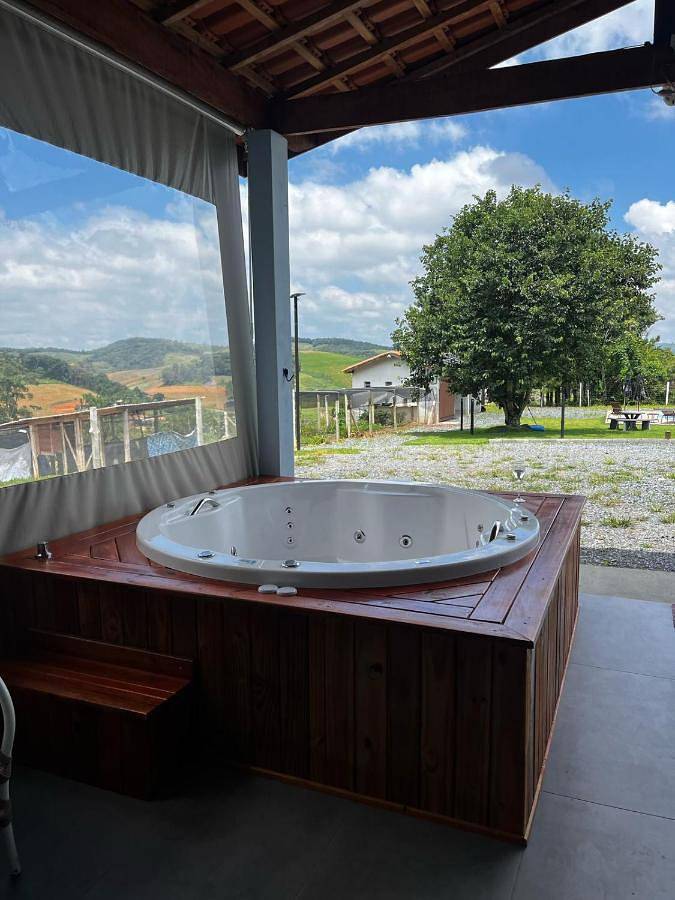 Casas e apartamentos de temporada para 4 pessoas, com piscina e jardim e ainda vista, com animais de estimação em Piedade