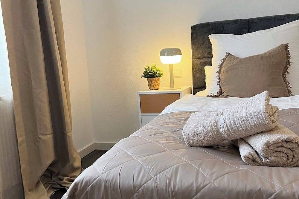 Ganze Wohnung, City Home - Top Lage - 2 Zimmer - 80qm - Smart Tv - Wifi - Balkon in Stuttgart, Stuttgart Region