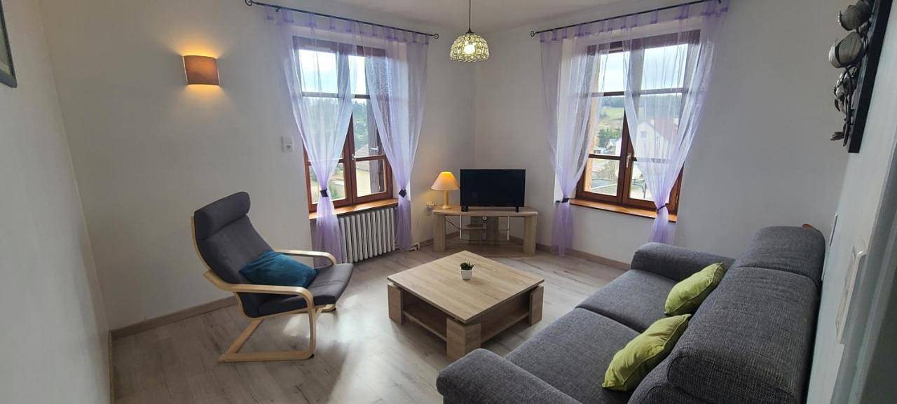 Appartement entier, One-Bedroom Apartment in Grandrieu (Lozère), Région de Mende