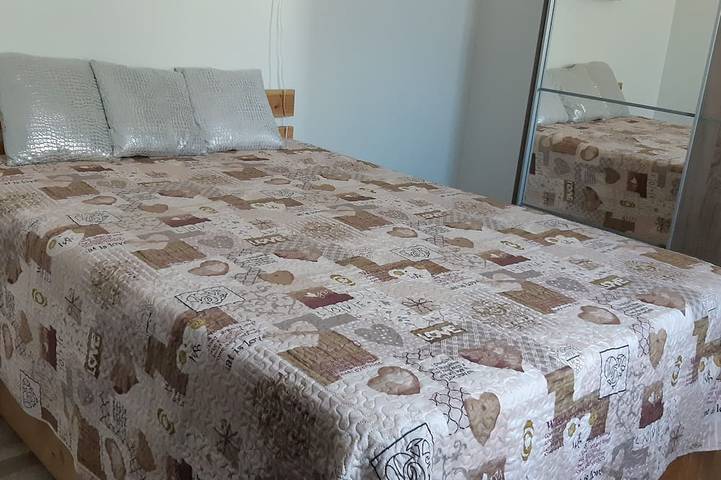 Gîte pour 4 personnes, avec terrasse ainsi que piscine et jardin à Villeneuve-lès-Maguelone - 2