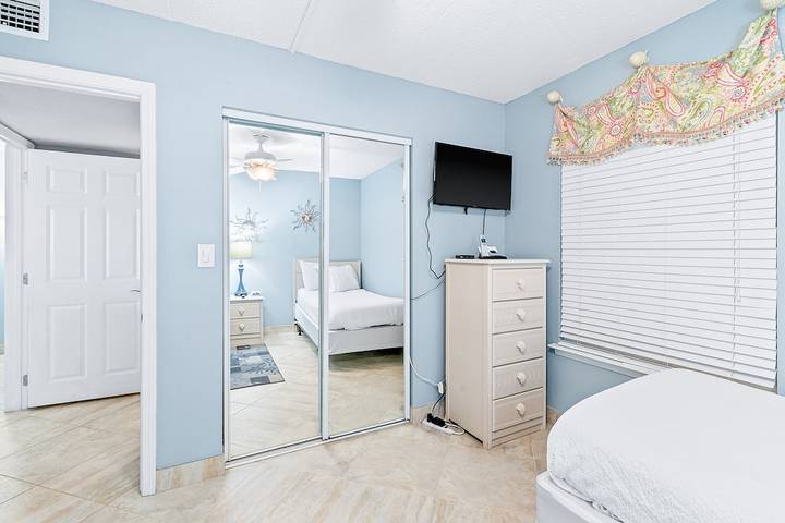 Vacation apartment for 2 people, with pool and balcony the Florida Panhandle