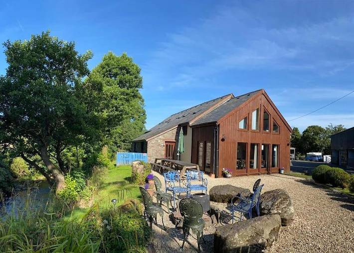Holiday rental for 15 people, with lake view and garden as well as view in Brecon Beacons