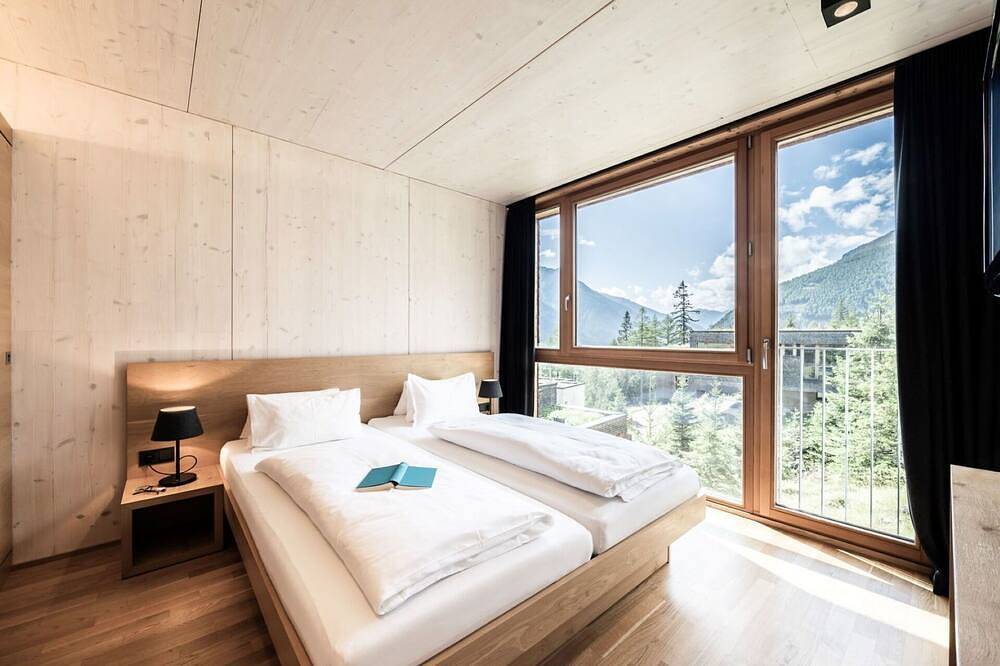 Herrliche Wohnung in einem Ferienhaus für 4 Gäste mit  W-Lan, Pool, Tv, Balkon und Panoramablick in Kals am Großglockner, Bezirk Lienz