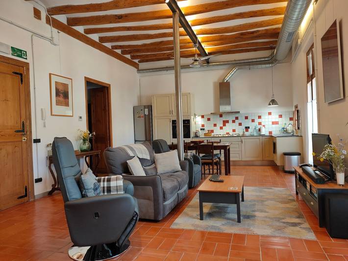 Historic House 'Les Voltes III' with 5 Bedrooms, Private Rooftop & Vineyard Views in Barberà de la Conca, Tarragona Provins