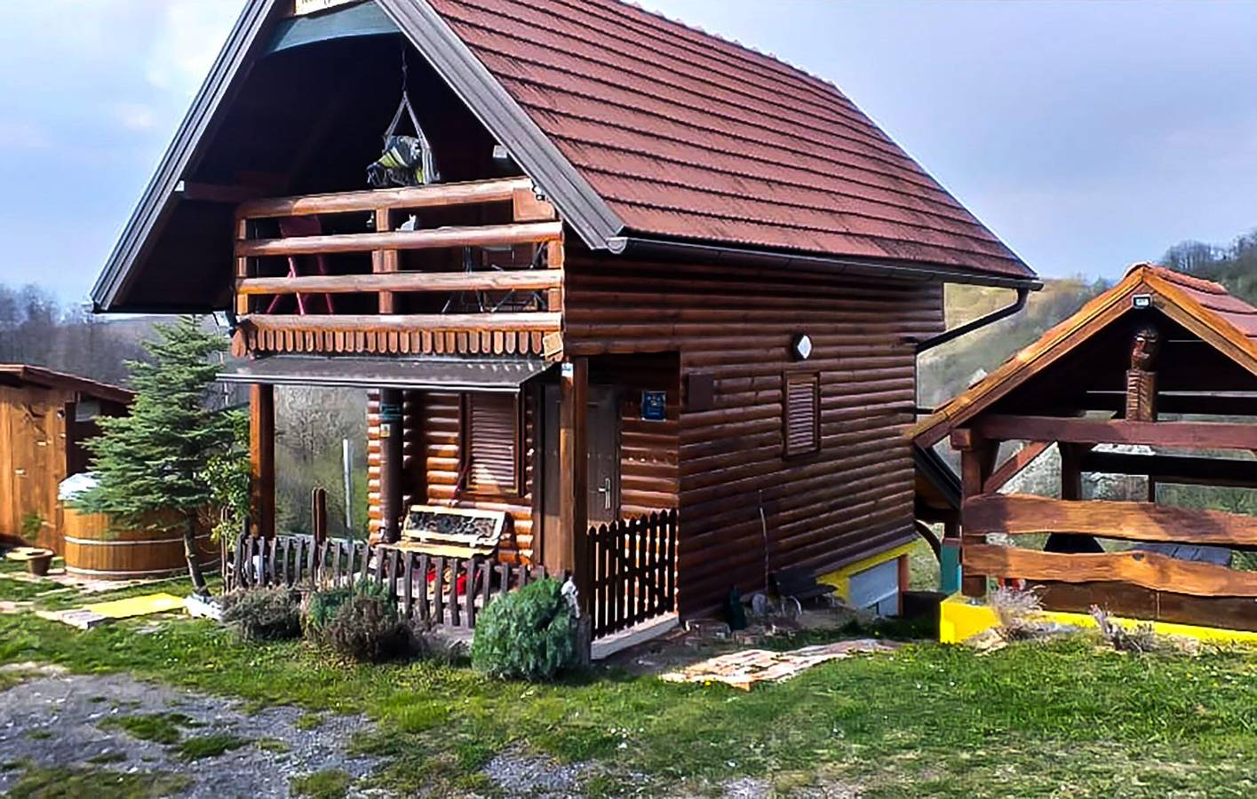 Ferienwohnung mit Panoramablick und Klimaanlage – 2 km vom Fluss Kupa entfernt in Ozalj, Karlovac und Umgebung