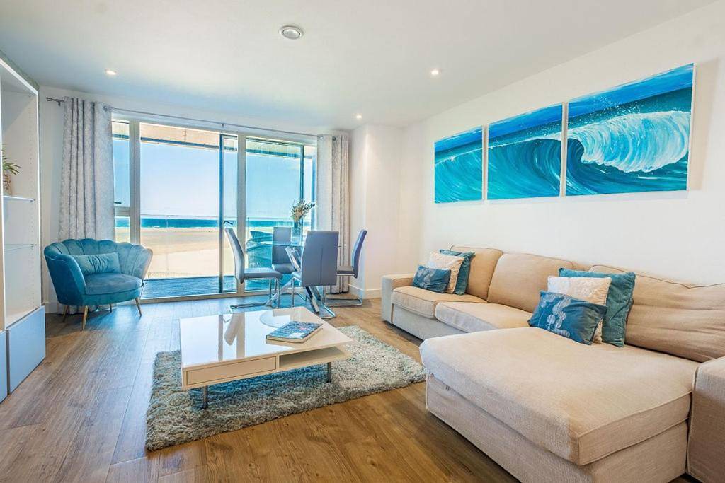 Entire apartment, Two-Bedroom Apartment in Perranporth, Cornwall