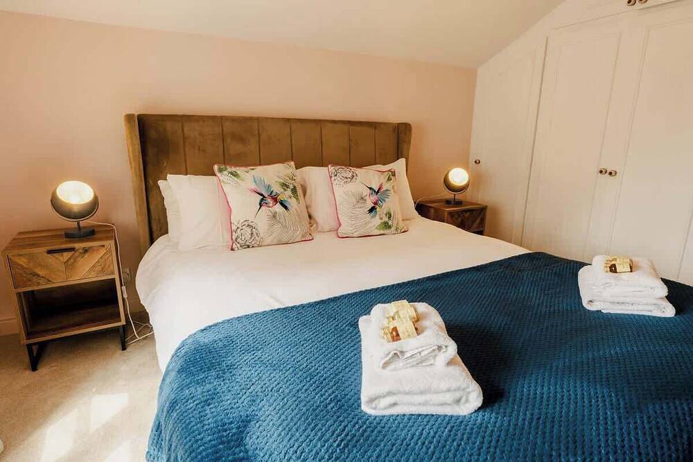 Enjoy river views with your coffee! Walk to town in Chester, West Cheshire und Chester