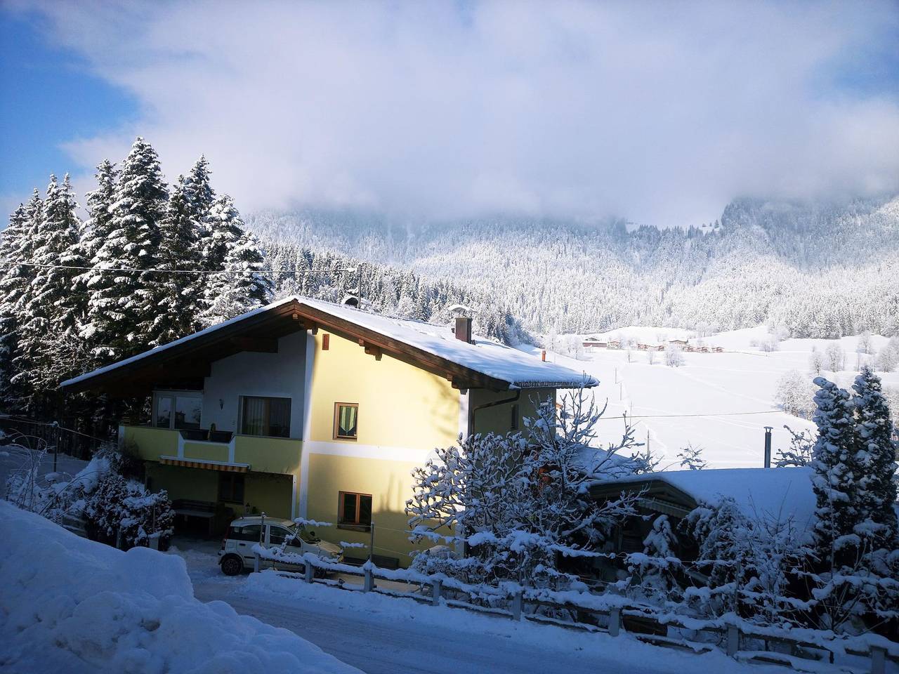 Ganze Wohnung, Großes Apartment mit Garten, 2 Minuten zum Skilift in Söll, Kitzbüheler Alpen