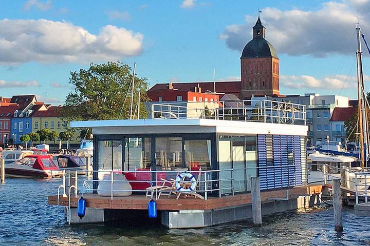 Hausboot für 3 Personen, mit Terrasse in Mecklenburg-Vorpommern - 2