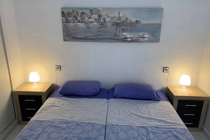 Belle maison très bien située, vue sur mer à 400 m de la plage, quartier calme. in Las Calas, Torrevieja