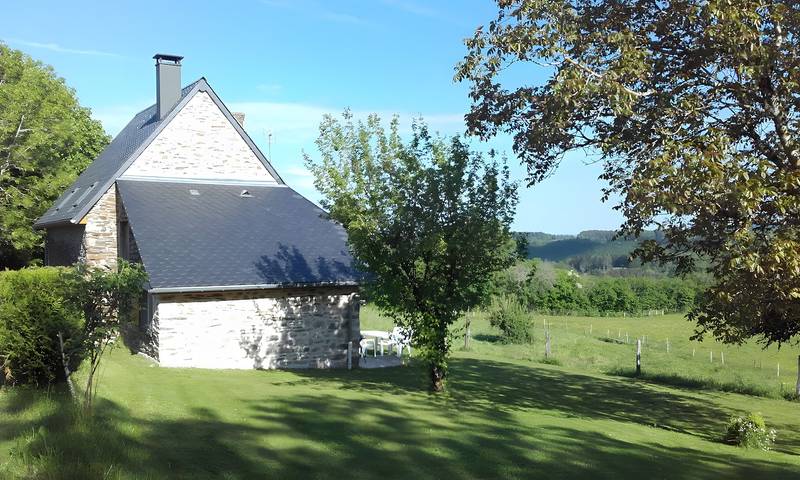 Gîte in the Heart of the Countryside with Private Garden in Avèze, Volcans d'Auvergne Regional Nature Park