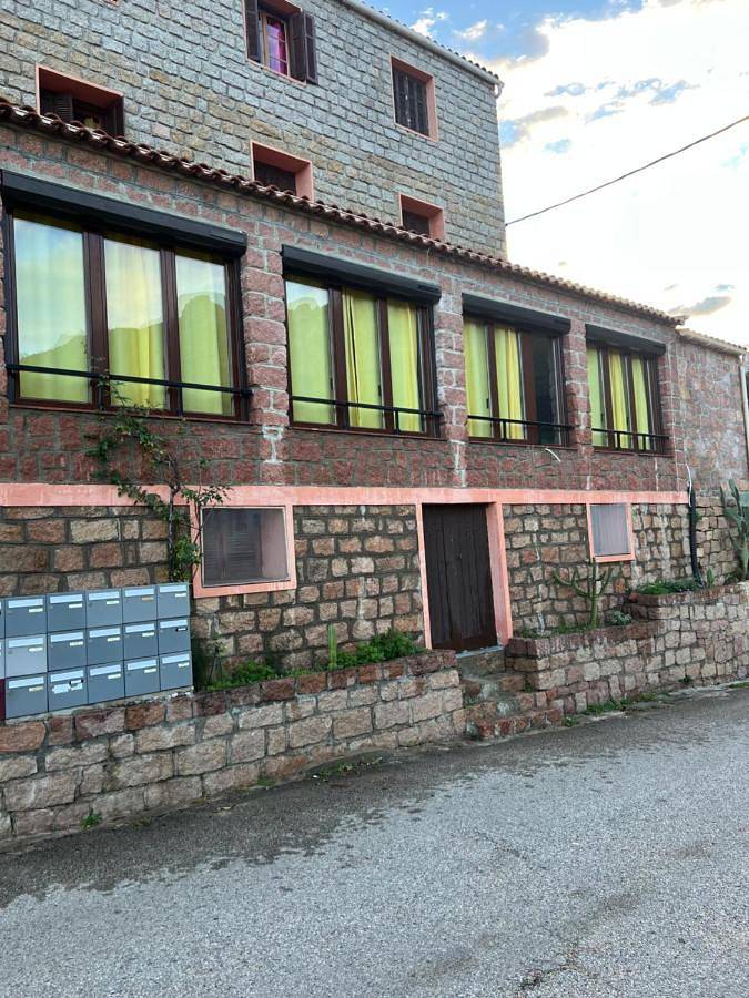 Gîte pour 4 personnes, avec terrasse et vue, animaux acceptés dans Port De Porto Ota - 3