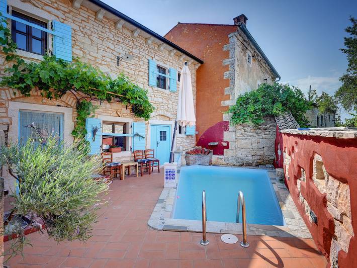 Ferienhaus für 4 Personen, mit Terrasse und Pool