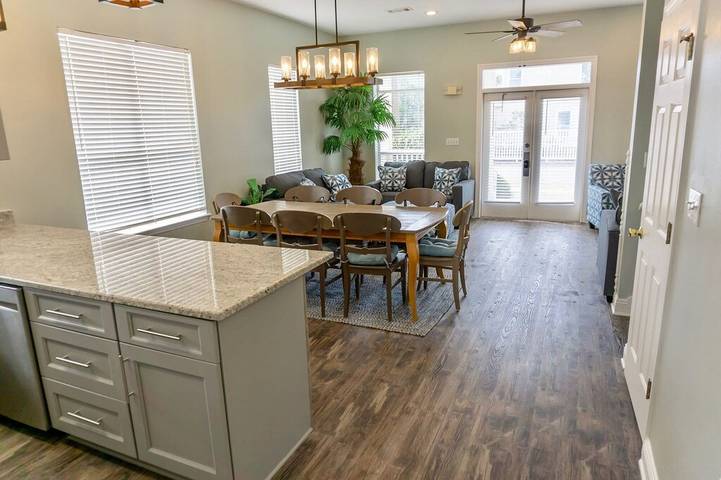 Vacation house for 12 people, with pool and hot tub in Miramar Beach