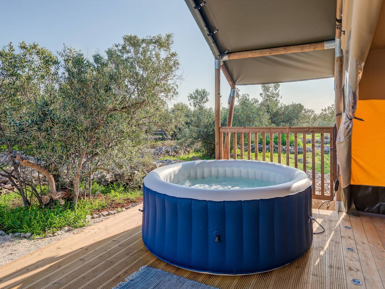 Adriatisches Kulturerbe-Glamping auf der Insel in Maslinica, Solta