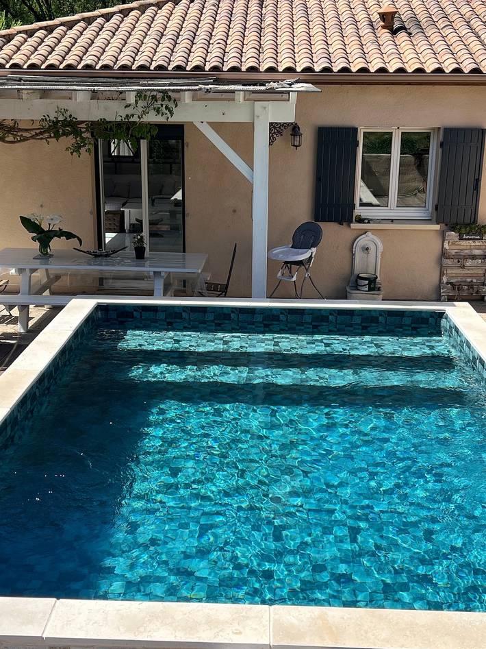 Location de vacances pour 8 personnes, avec jardin, adapté aux familles à Montrem