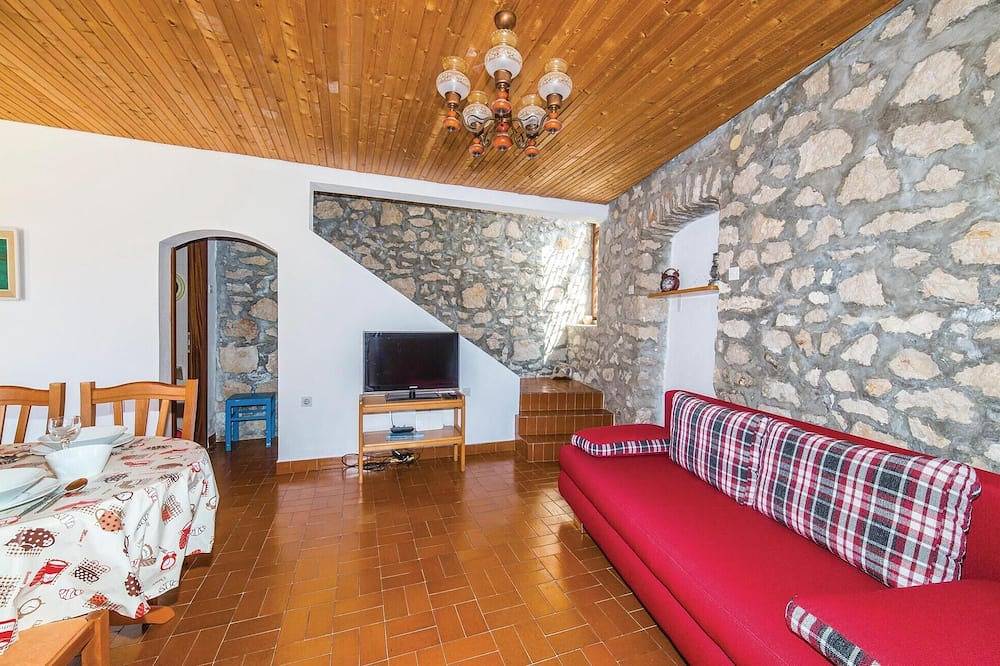 Awesome home in Rogoznica with Wifi in Rogoznica, Šibenik-Knin