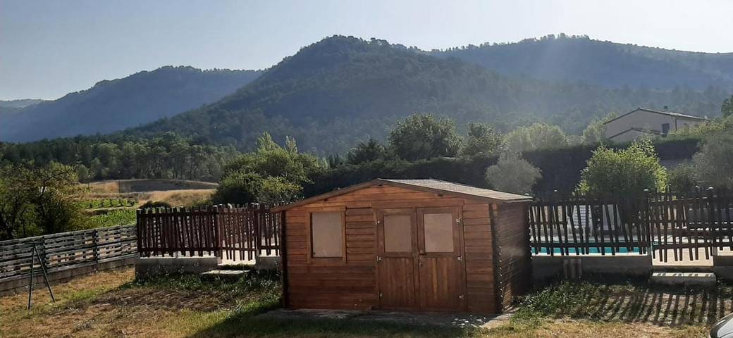 Chambre d’hôte pour 2 personnes, avec Terrasse et Jardin ainsi que Piscine et Vue à Vesseaux