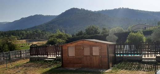 Cottage pour 2 personnes, avec piscine ainsi que jardin et vue à Vesseaux