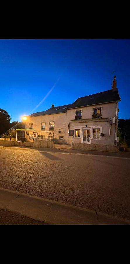Gite la Vieille Auberge de Chaumard in Chaumard, Lac de Pannecière