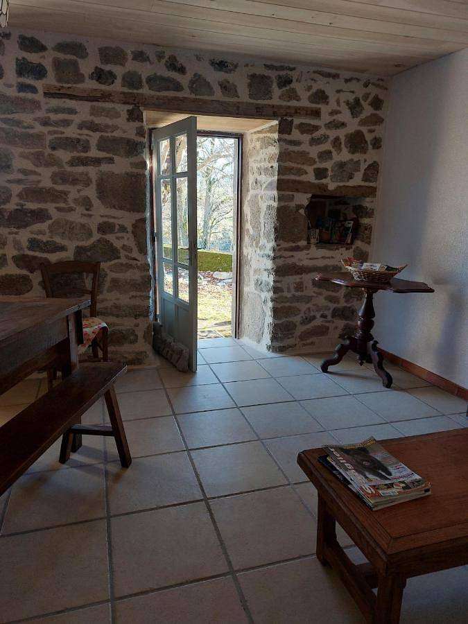 Two-Bedroom House in Méallet, Région de Mauriac