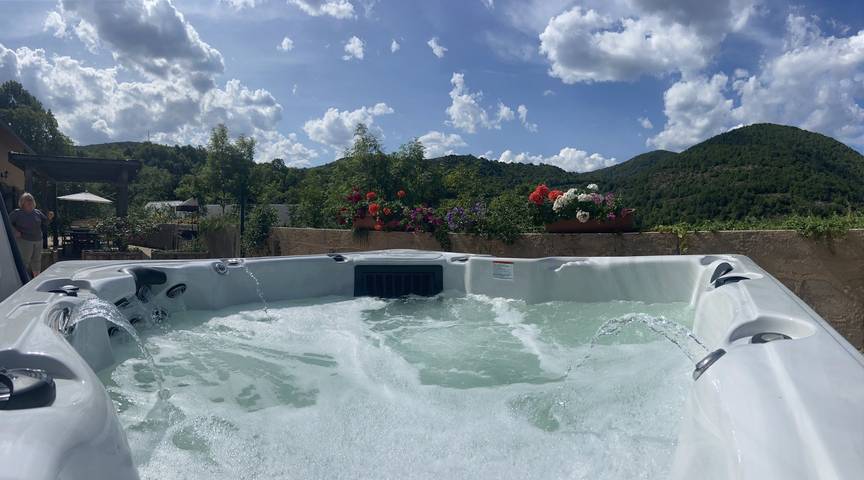 Chambre d’hôte pour 2 personnes, avec jardin et jacuzzi, animaux acceptés à Escouloubre