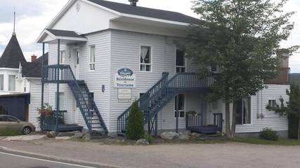Gîte pour 8 personnes, avec vue et terrasse, animaux acceptés dans Grandes Bergeronnes