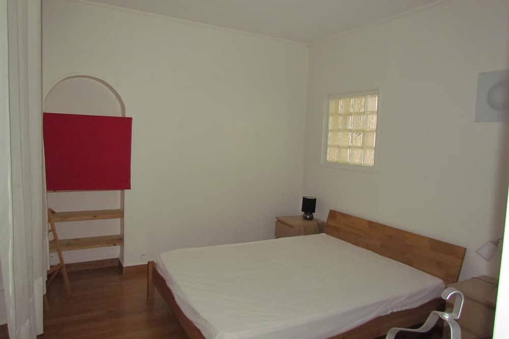 Entire apartment, Apartment F2 standing in an old farm. Completely renovated. Very calm. in Athis-Mons, Essonne