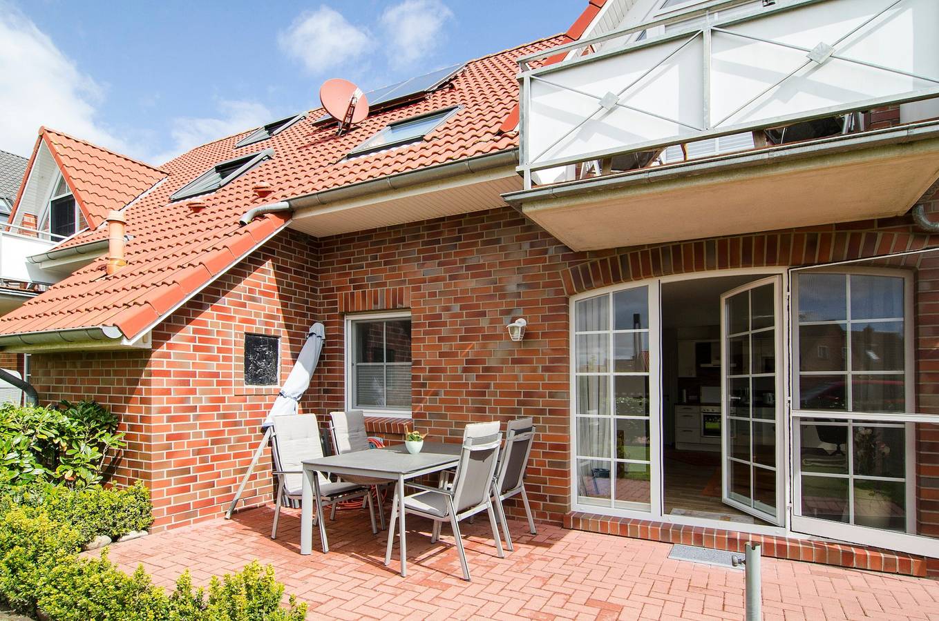 Ganze Wohnung, Ferienwohnung Maren-marie" mit privater Terrasse, privatem Garten und Wlan in Greetsiel, Krummhörn