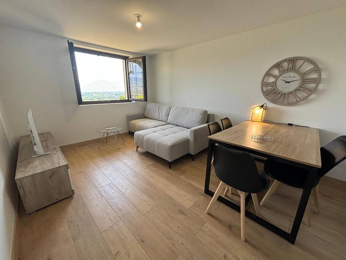 Appartement entier, One-Bedroom Apartment in Monnetier-Mornex, Région de Saint-Julien-en-Genevois
