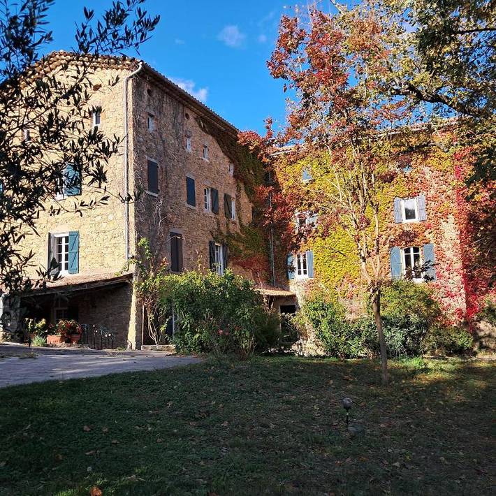 Ferienhaus für 6 Personen, mit Terrasse und Garten sowie Pool und Ausblick