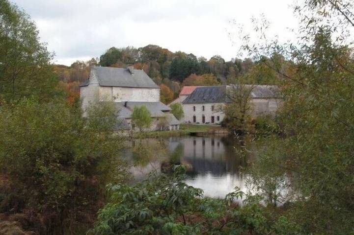 Gîte pour 9 personnes, avec terrasse et jardin