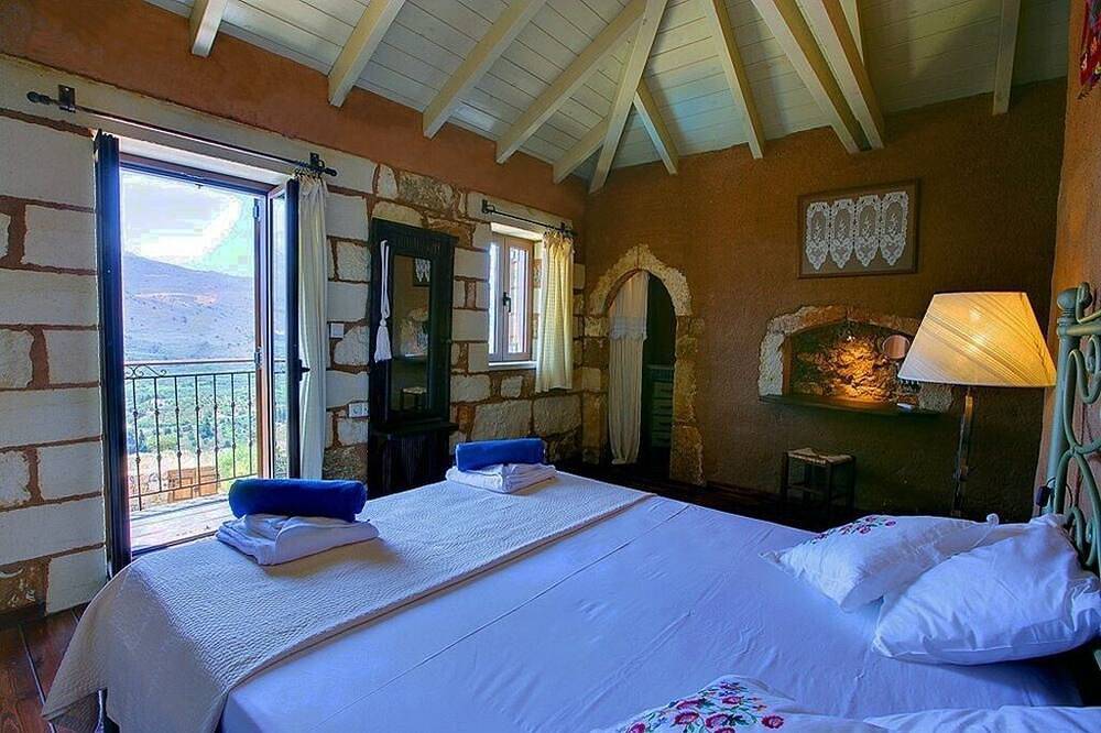 Private traditional villa Chrysa with sea - mountain views 3km from sandy beach in Georgioupoli, Chania en omgeving