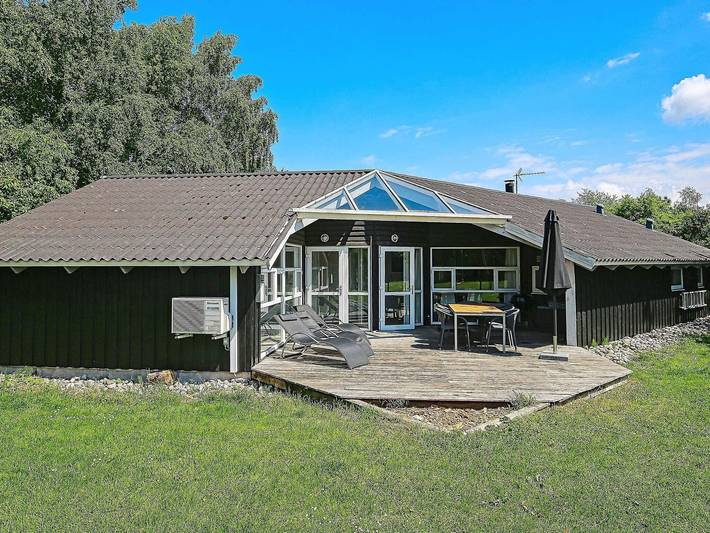 Feriehus for 8 personer, med Terrasse og Badebasseng i Gilleleje