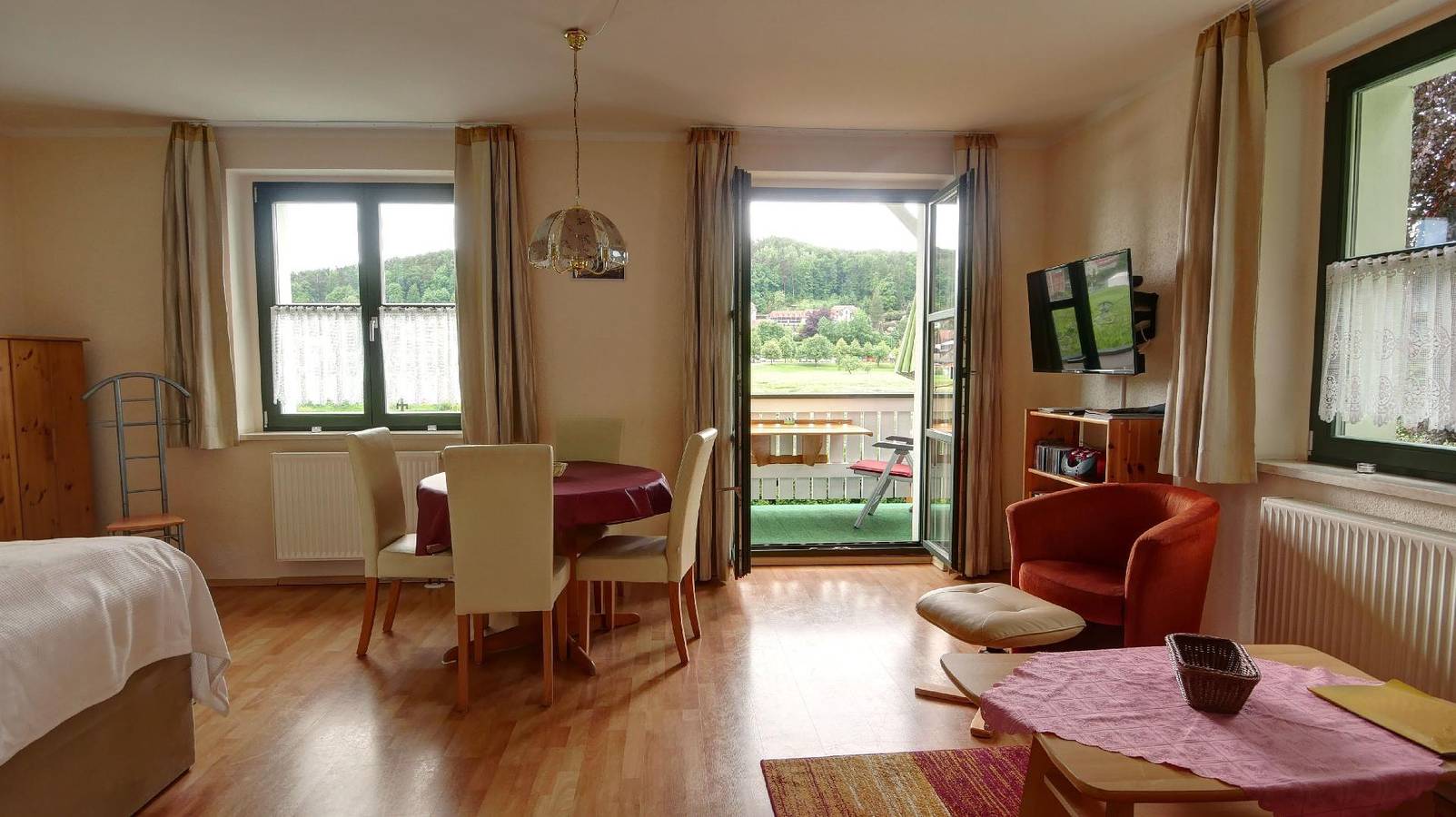 Ganze Ferienwohnung, Studiowohnung "Barbarine" mit Elbblick in Rathen, Elbsandsteingebirge