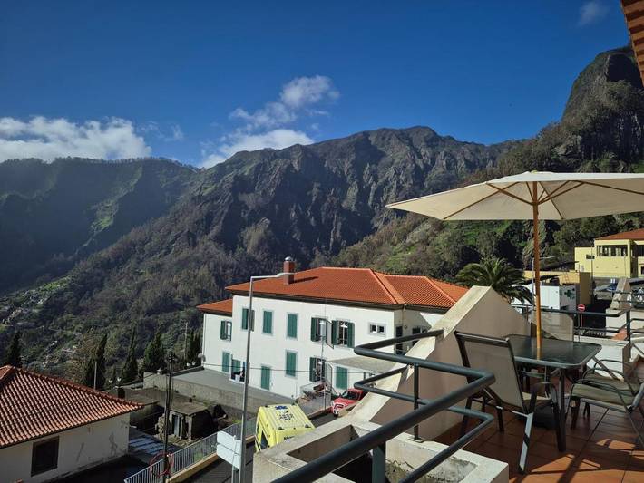 Apartahotel para 2 personas, con vistas y terraza en Isla de Madeira