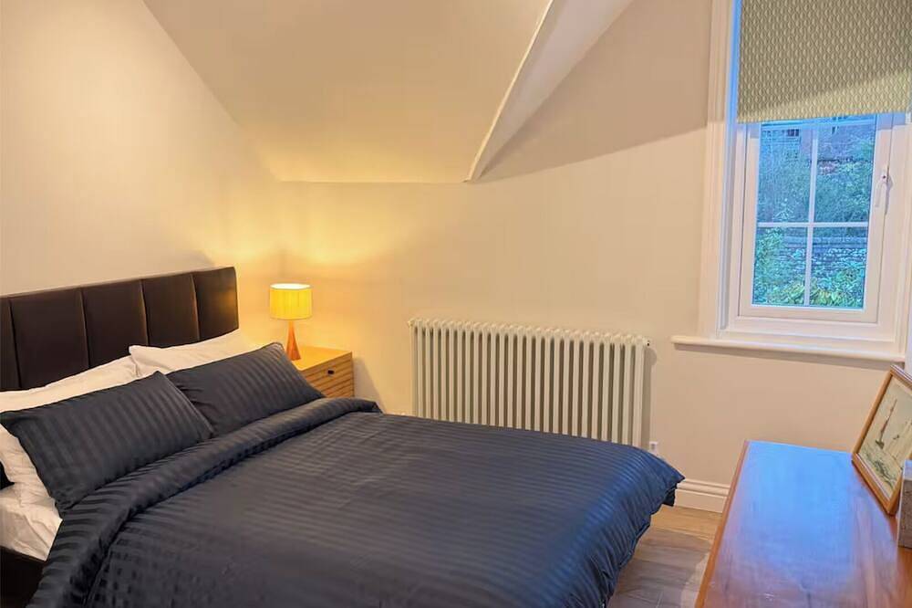 April Cottage - family sized home- pet friendly in Eastbourne, East Sussex