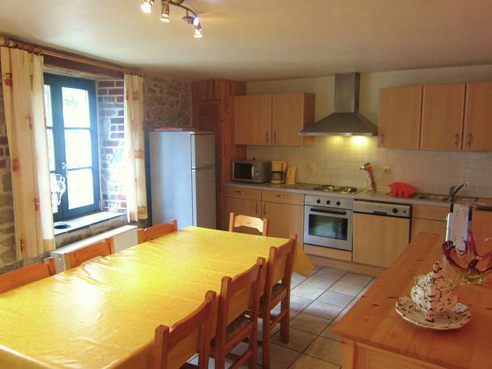 Location de vacances pour 13 personnes, avec terrasse et jardin, adapté aux familles à Viroinval - 2