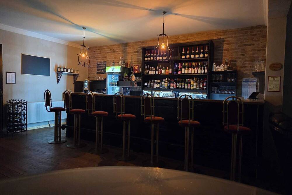 Ganze Wohnung, Wohlfühlapartment in Wassernähe mit hauseigener Bar. in Oderberg, Britzer Platte