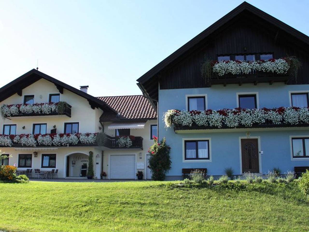 Pension Herned - Doppelzimmer Gartenblick in Mondsee (Stadt), Mondsee & Irrsee