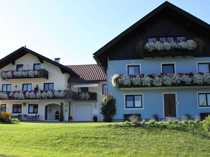 Ferienwohnung für 2 Personen, mit Balkon und Garten sowie Seeblick am Mondsee