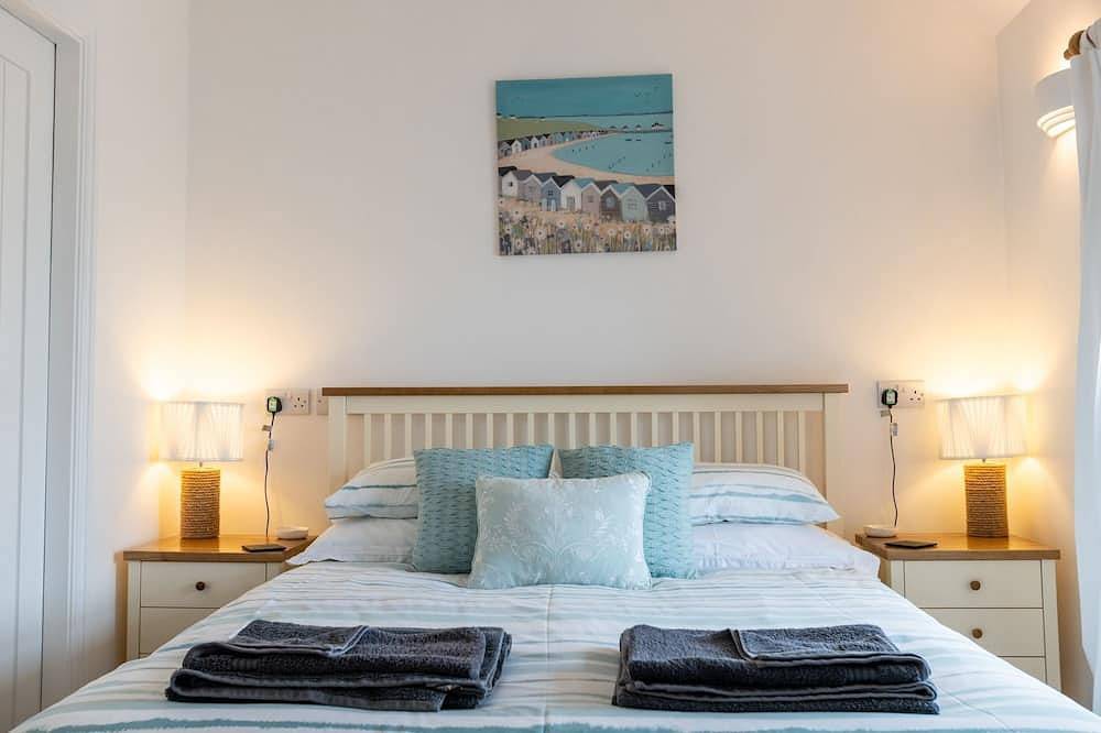 Sea Breezes - sleeps 2 guests in 1 bedroom in Moelfre, Insel Anglesey