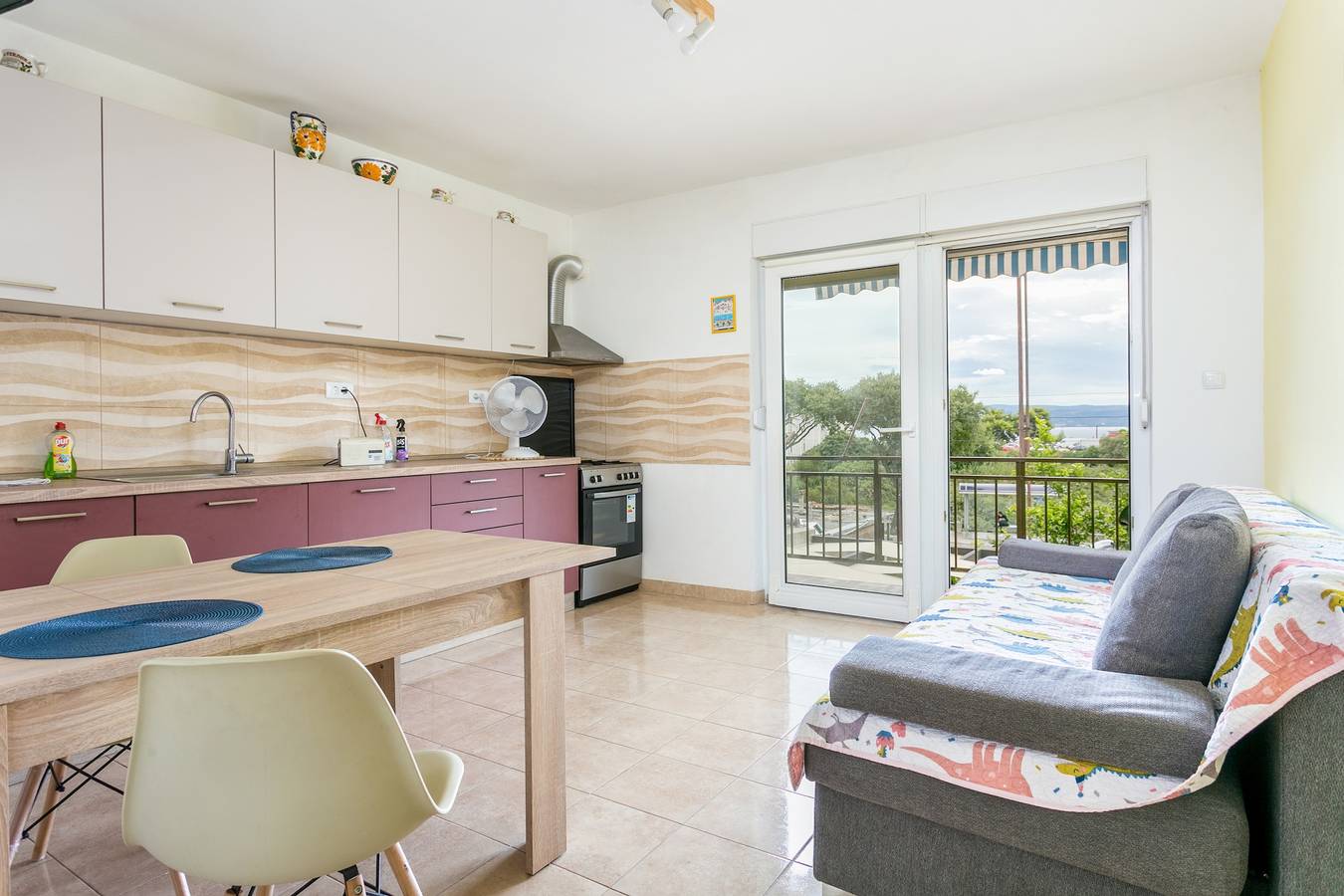 Ganze Wohnung, 1-Zimmer-Ferienwohnung mit Balkon und Meerblick Split A-22293-a in Split, Split-Dalmatien