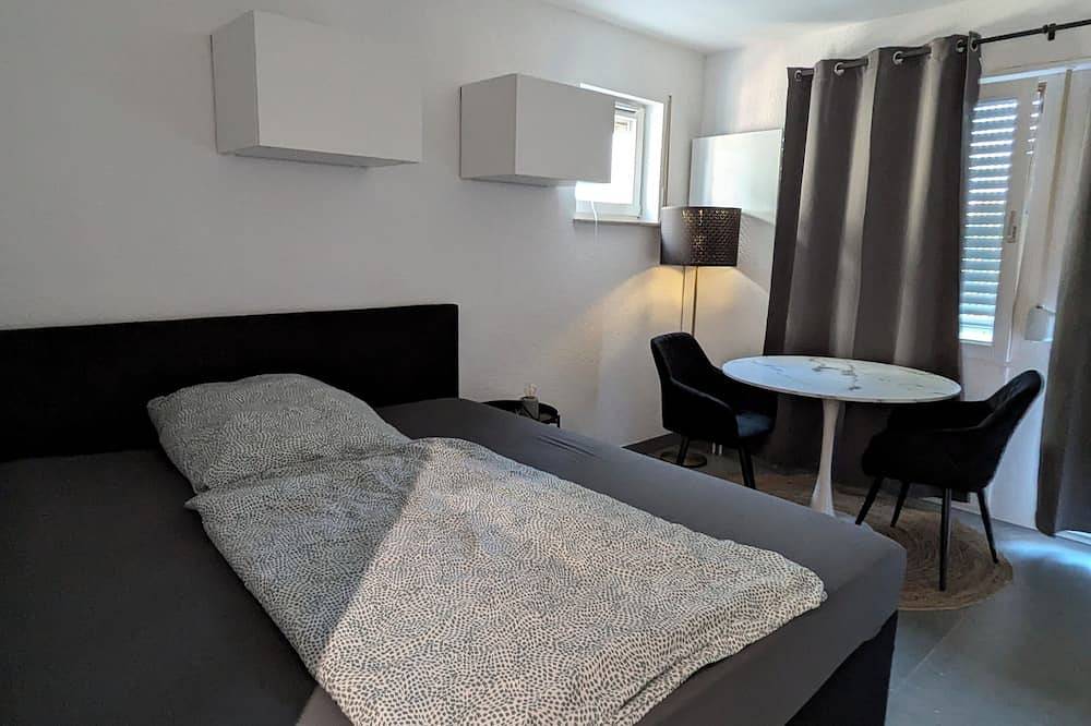 Entire apartment, Waldstadt Charme Hideaway in Karlsruhe, Rhine Plain