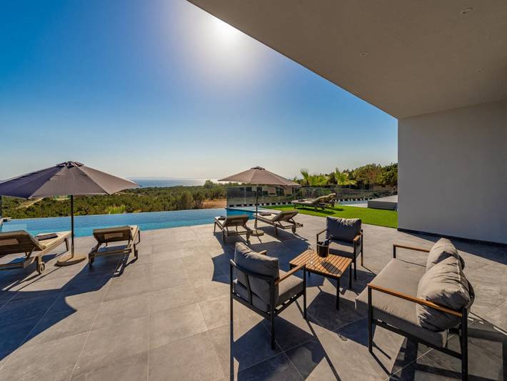 Villa pour 10 personnes, avec piscine ainsi que terrasse et jardin, animaux acceptés à Novalja - 2